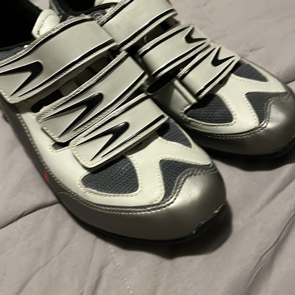 Nike cycling gray & black Velcro shoes size 8 - Picture 3 of 10